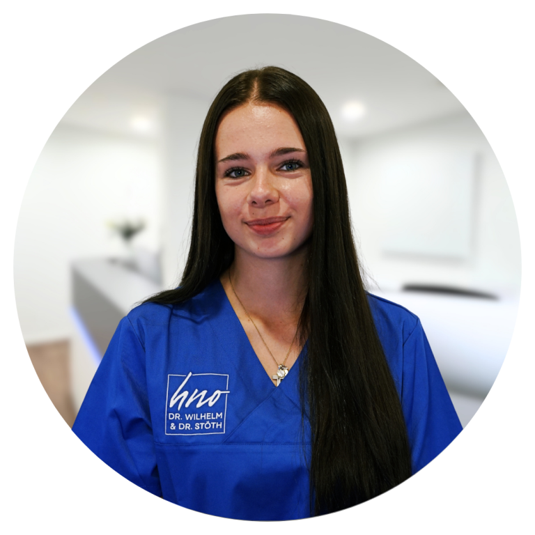 MFA Isabell Roth in der HNO Praxis Dr. Wilhelm im Gesundheitszentrum Karlstadt Isabell Roth, Medizinische Fachangestellte und Hygienebeauftragte bei HNO Dr. Wilhelm in Karlstadt